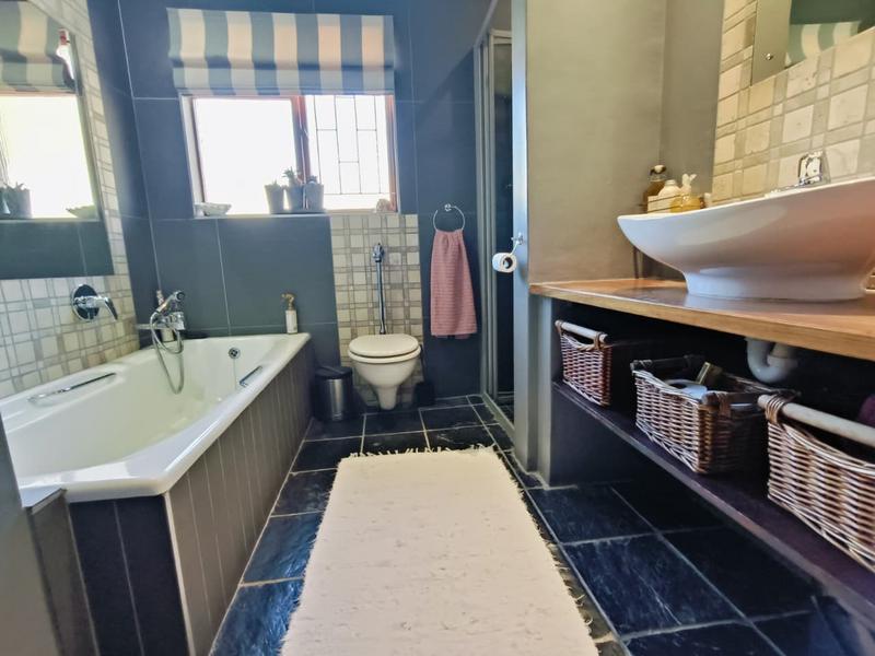 4 Bedroom Property for Sale in Hoogstede Western Cape